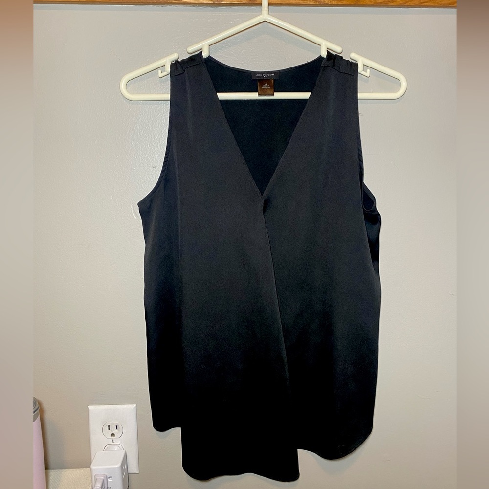 Ann Taylor sleeveless blouse - GREAT CONDITION - Picture 5 of 9